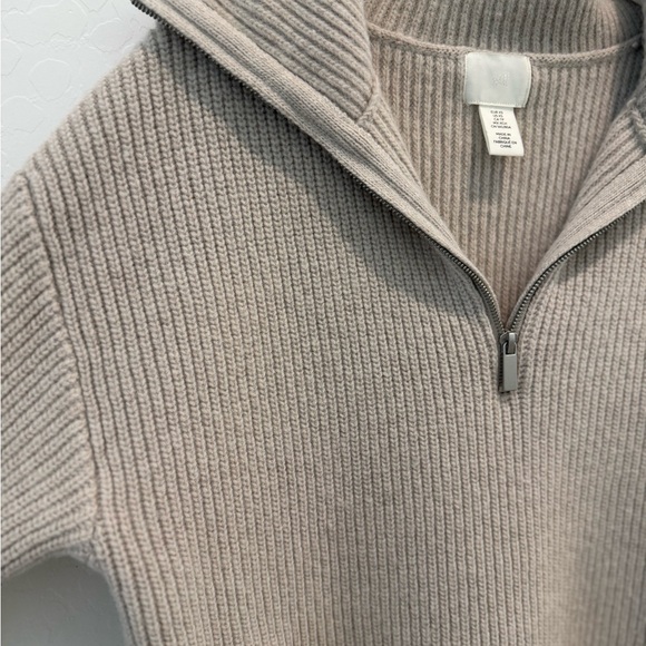 H&M Cozy Ribbed Knit Sweater Half Zip Side Slit Pullover NWOT - Picture 2 of 4